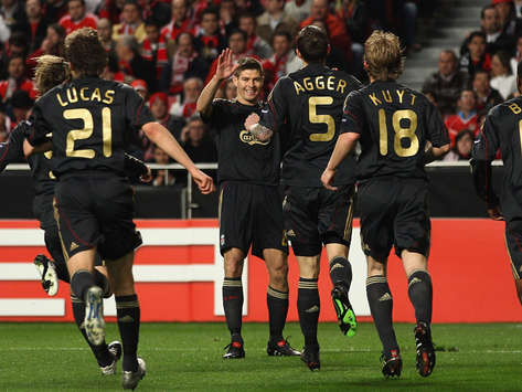 Gerrard - Agger- Kuyt - Benfica-Liverpool (Getty Images)