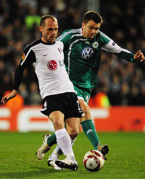 Fulhams Danny Murphy im Duell mit Wolfsburgs Misimovic (Getty Images)