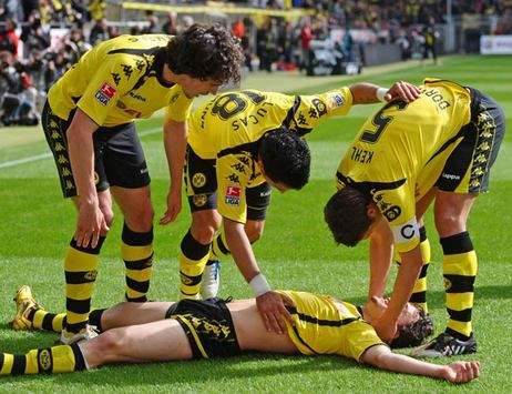 Subotic ist platt nach seinem Tor für den BVB (Bongarts/Getty)