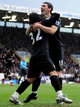 EPL: Carlos Tevez - Gareth Barry,  Manchester City(Getty Images