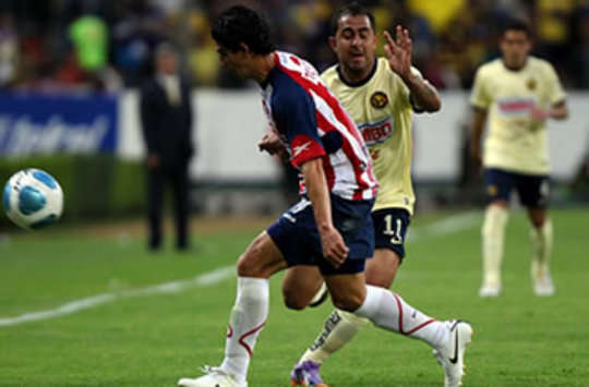 Jonny Magallon - Chivas - Daniel Montenegro - America (Mexsport)