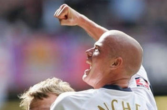 FA Cup final: Konchesky celebrates for West Ham (AFP)