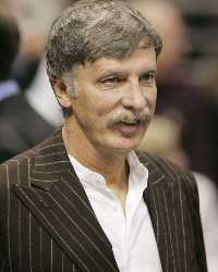 Arsenal are set to benefit from Stan Kroenke's disdending coffers as the north London club is looking likely to provide Arsene Wenger a transfer kitty in the region of £45 (Getty Images) 