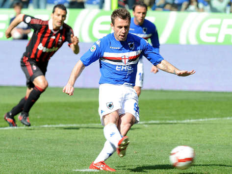 Antonio Cassano va a segno dal dischetto in Sampdoria-Milan (Getty Images)