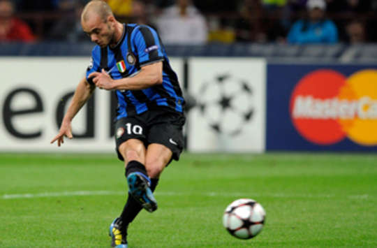 Sneijder realizza il goal dell'1-1 in Inter-Barcellona (Getty Images)