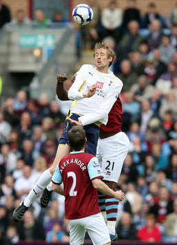 Premier League: Peter Crouch - Andre Bikey - Tottenham Hotspur  Burnley (Getty Images)
