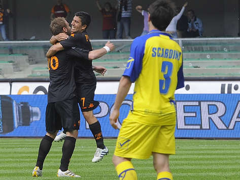 De Rossi e Pizarro fanno festa contro il Chievo (Getty Images)