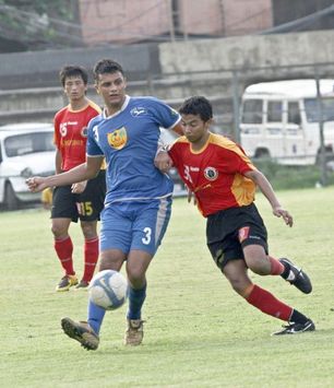 Viva midfielder Patrick tries to challenge  East Bengal's Saikat Saha Roy (Mango Peel)
