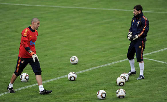 Victor Valdes, Iker Casillas, Spain (Getty Images)